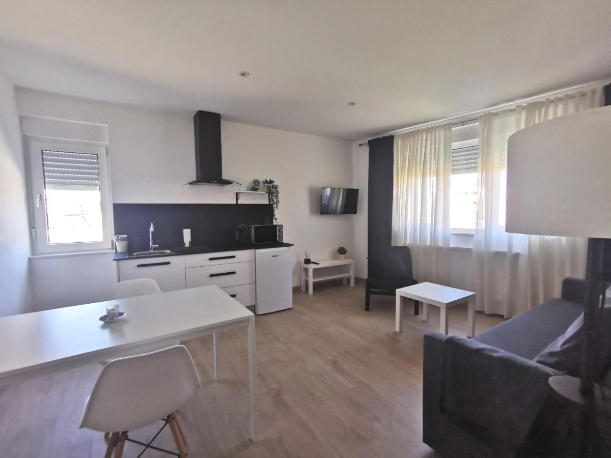 Apartamentos Seijo บีญัลบา ภายนอก รูปภาพ